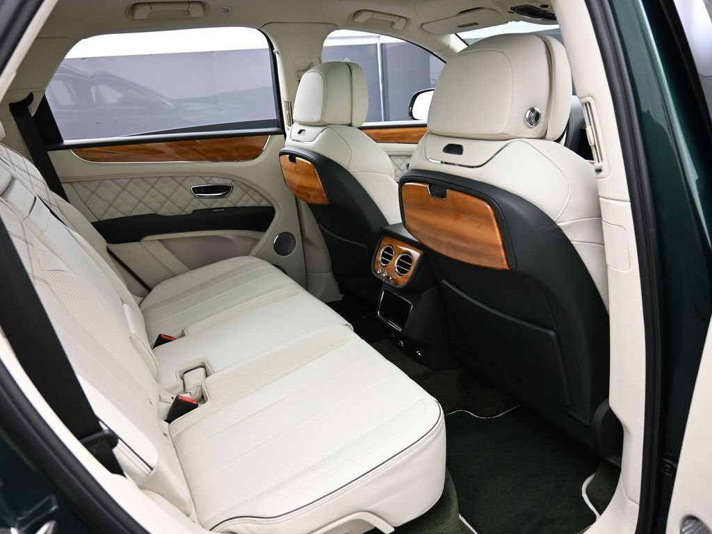 Used 2022 Bentley Bentayga AWD/4WD image 29