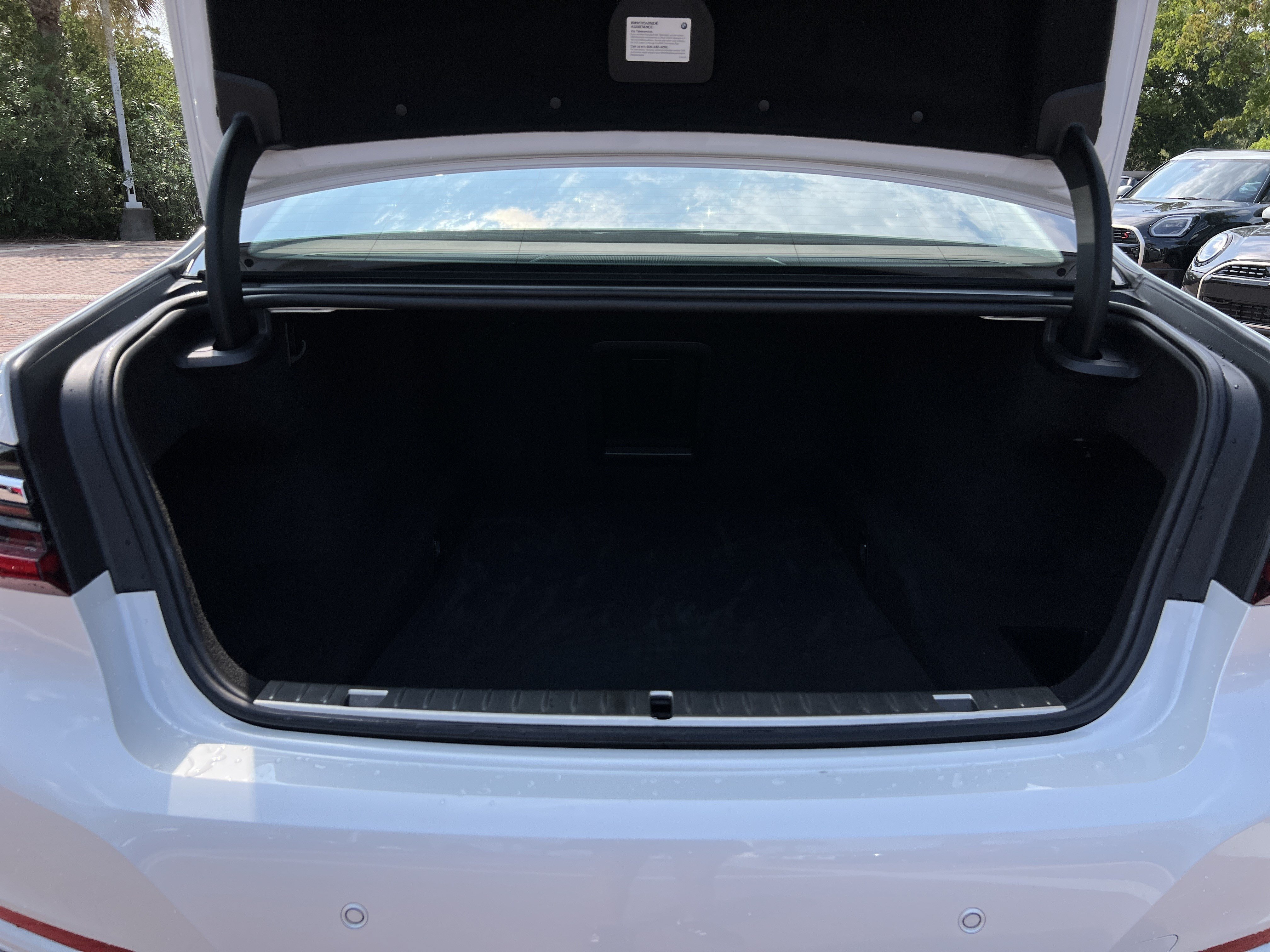 Used 2020 BMW 740i w/ Premium Package RWD image 32