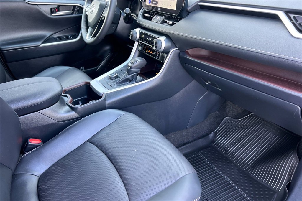 Used 2025 Toyota RAV4 Limited image 18