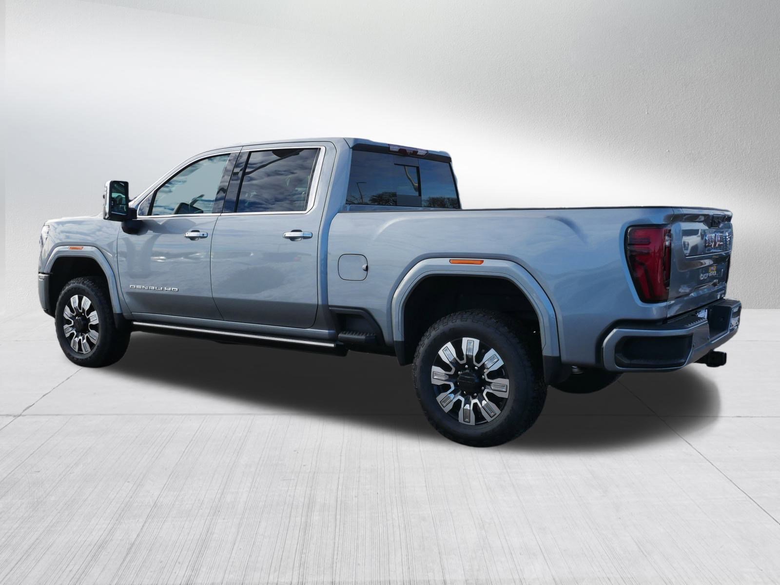 New 2026 GMC Sierra 3500 Denali w/ Denali Reserve Package AWD/4WD image 2