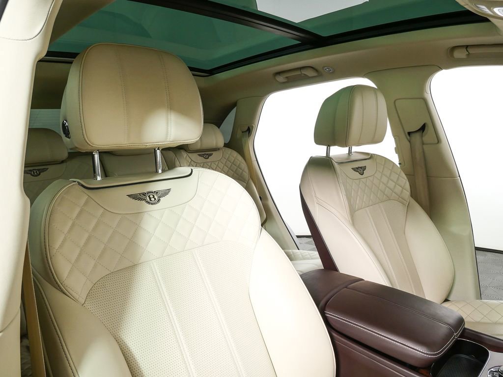 Used 2017 Bentley Bentayga image 24