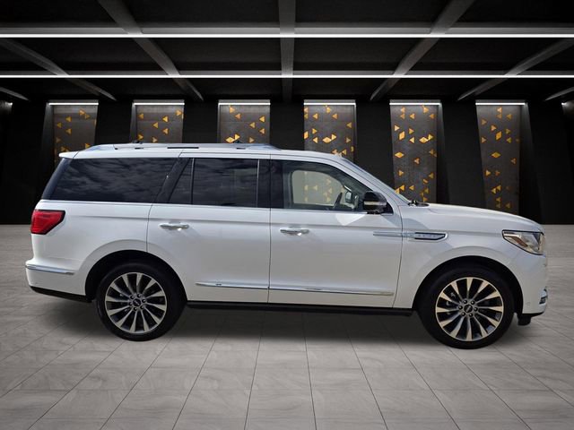 Used 2018 Lincoln Navigator Select w/ Technology Package image 3