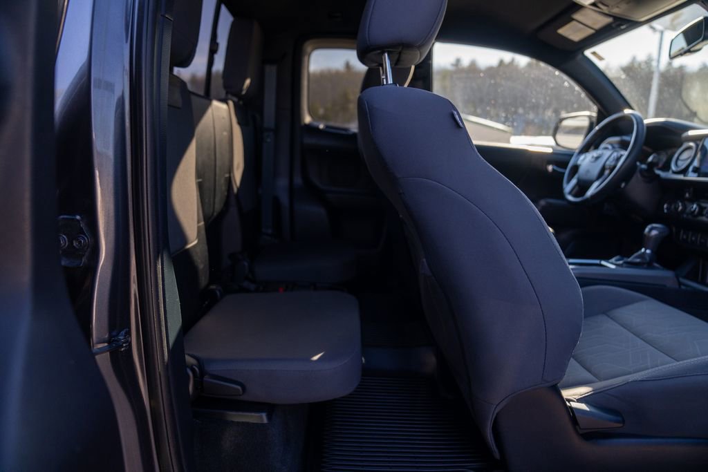 Used 2018 Toyota Tacoma TRD Sport w/ Technology Package image 15