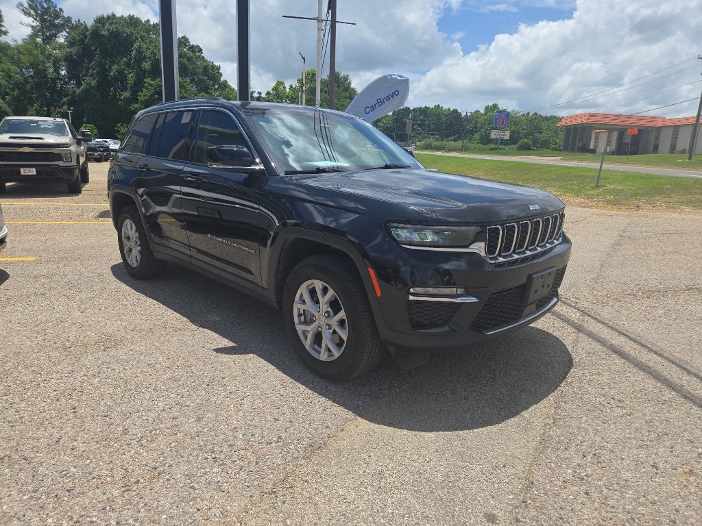 Used 2024 Jeep Grand Cherokee Limited AWD/4WD image 19