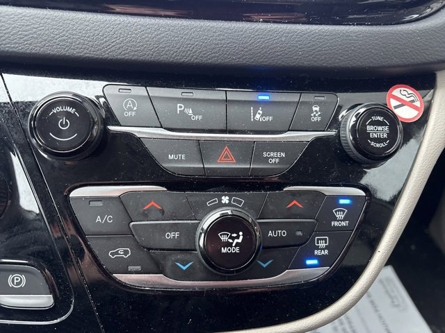 Used 2024 Chrysler Pacifica Touring-L image 13