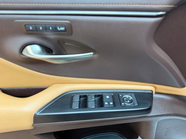 Used 2019 Lexus ES 300h w/ Luxury Package image 19