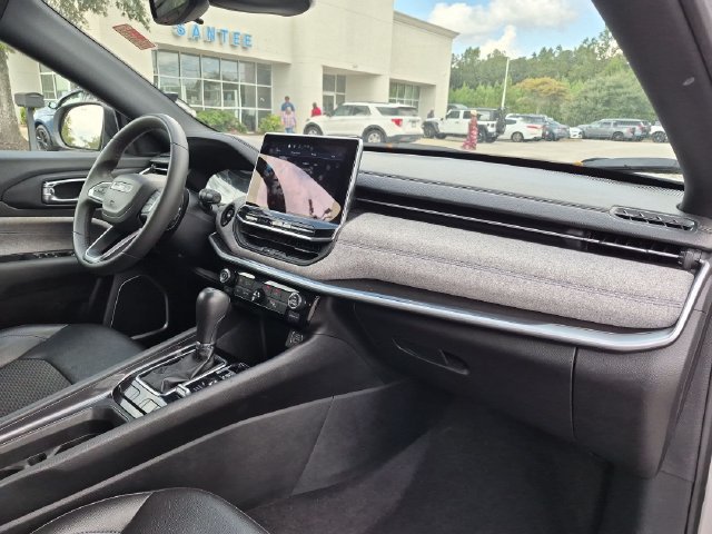 Used 2024 Jeep Compass Latitude AWD/4WD image 34