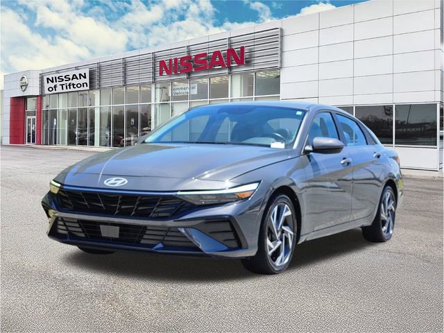 Used 2025 Hyundai Elantra Limited FWD image 8