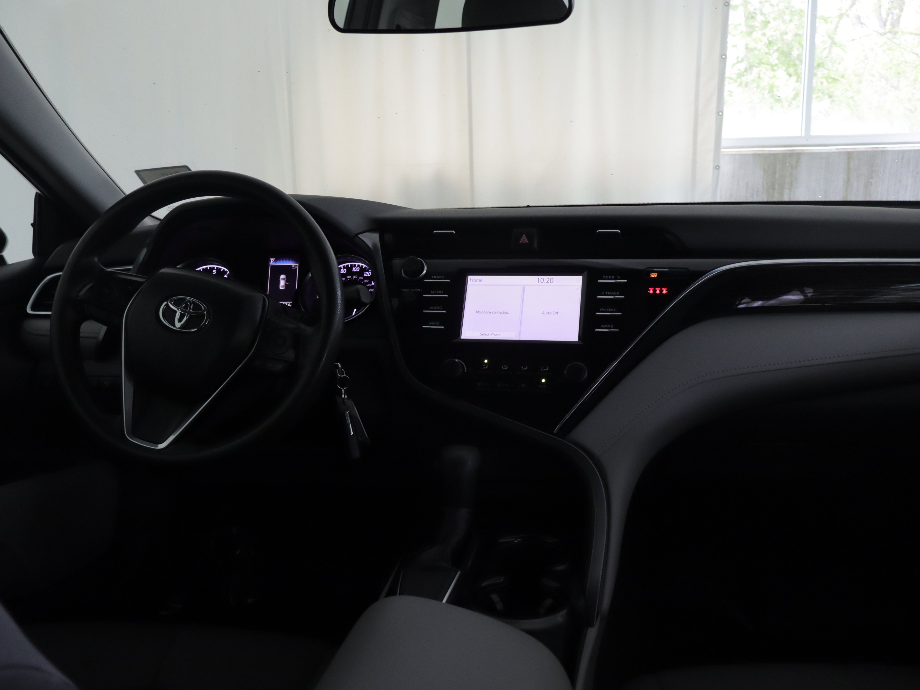 Used 2018 Toyota Camry LE FWD image 2