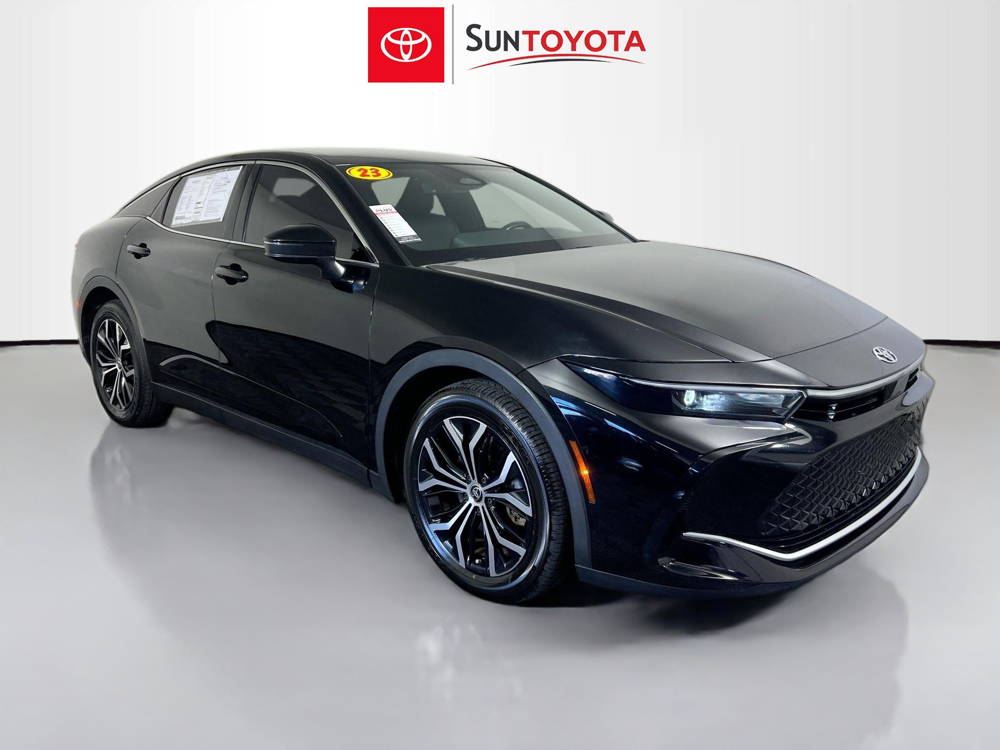 Used 2023 Toyota Crown XLE image 1