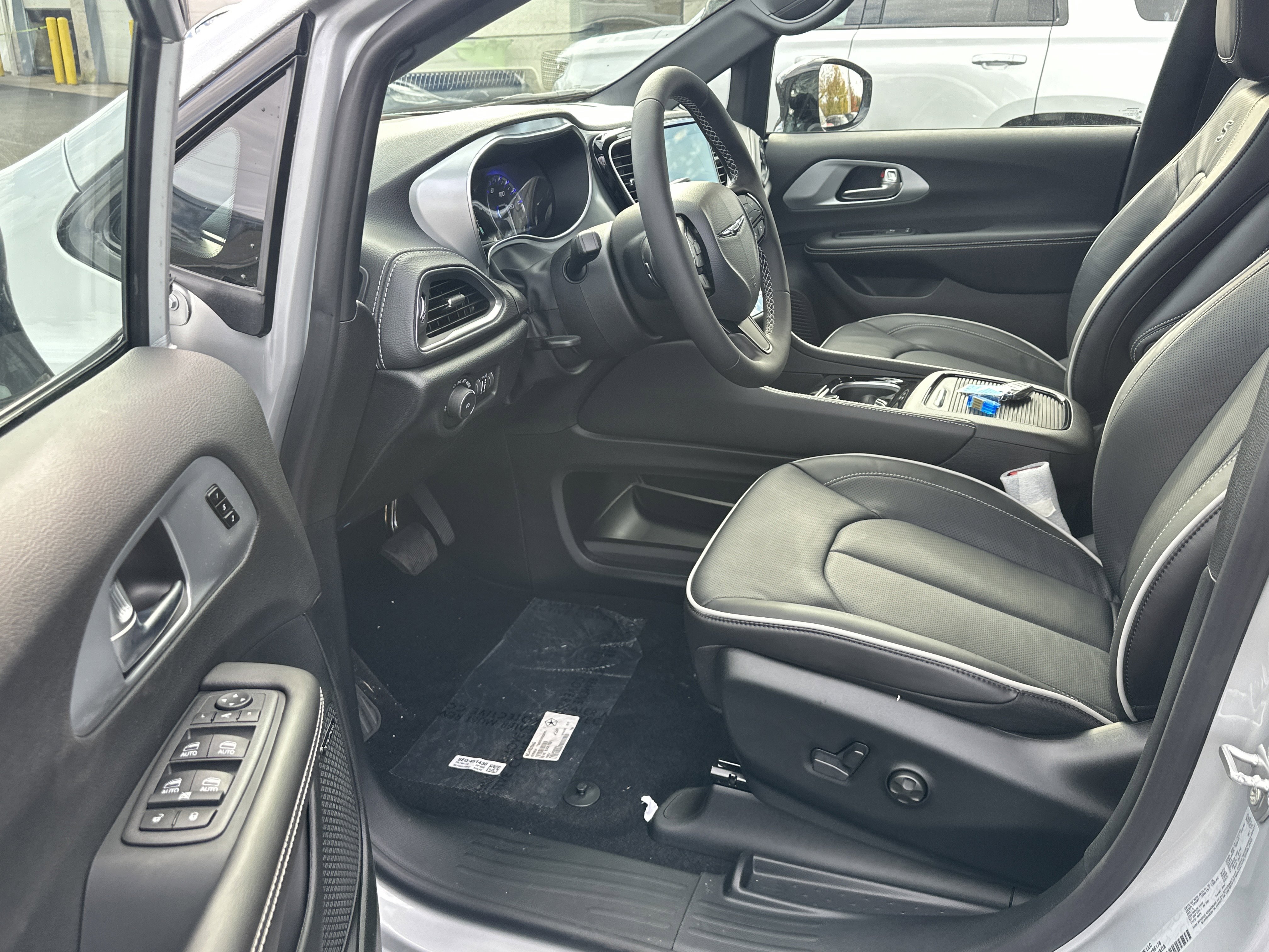 New 2026 Chrysler Pacifica Limited image 27