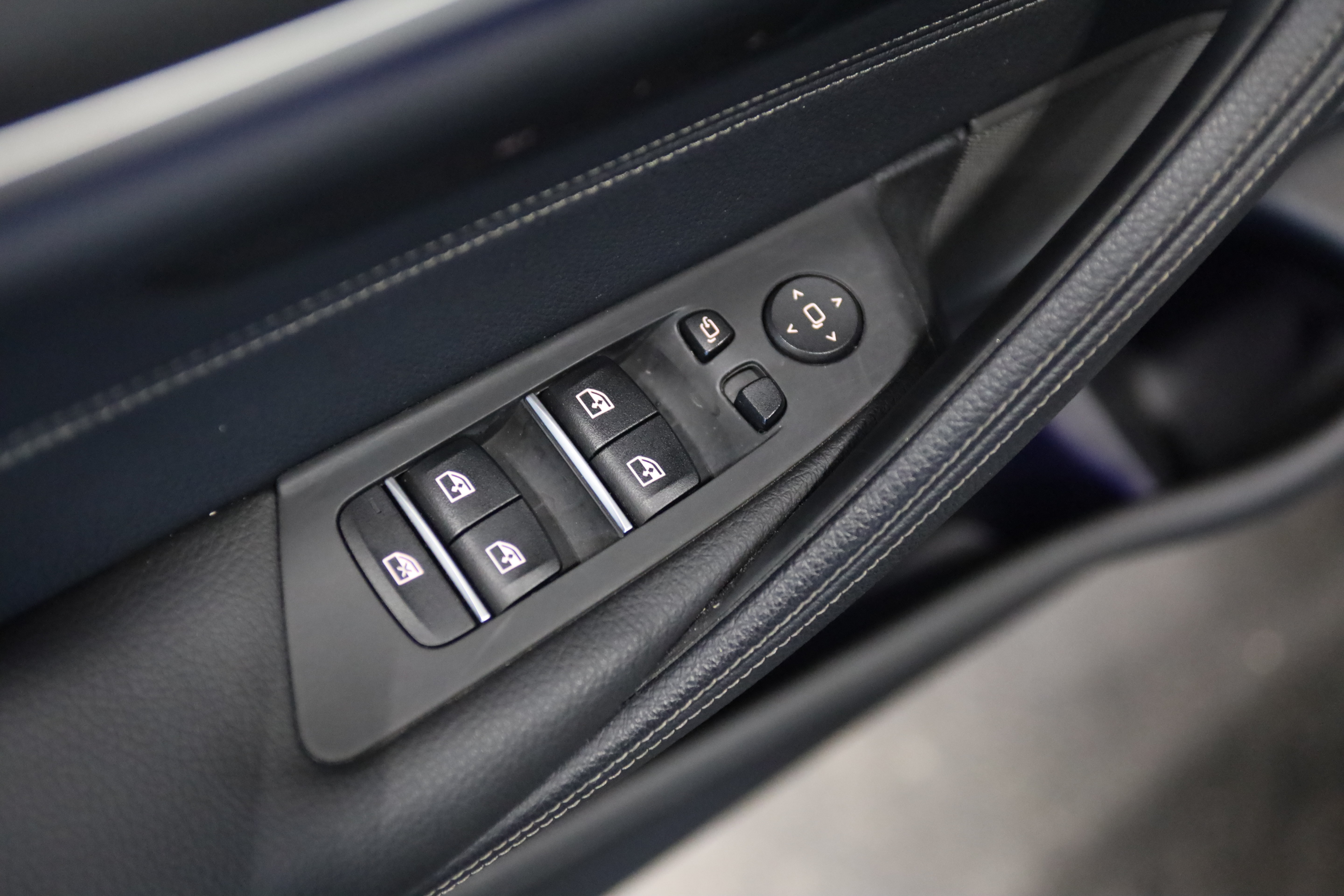 Used 2022 BMW M550i xDrive w/ Premium Package AWD/4WD image 15