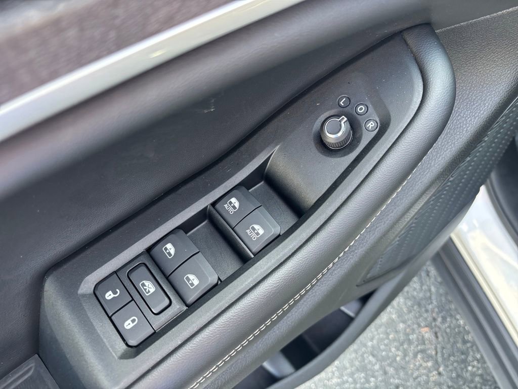 Used 2025 Jeep Grand Cherokee Limited image 29