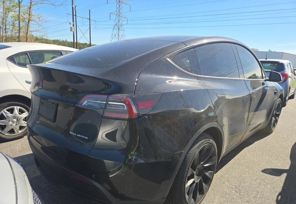 Used 2022 Tesla Model Y Long Range AWD/4WD image 2