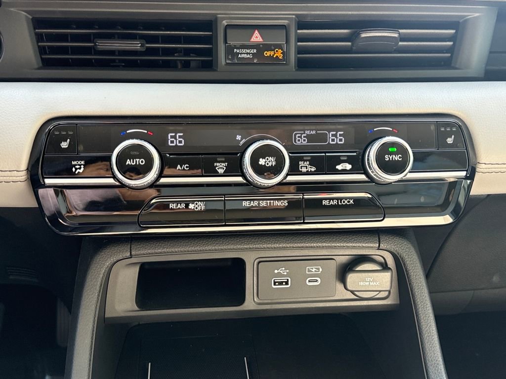 Certified 2025 Honda Pilot Touring image 19