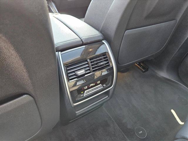 Used 2022 BMW X7 xDrive40i w/ Parking Assistance Package AWD/4WD image 18