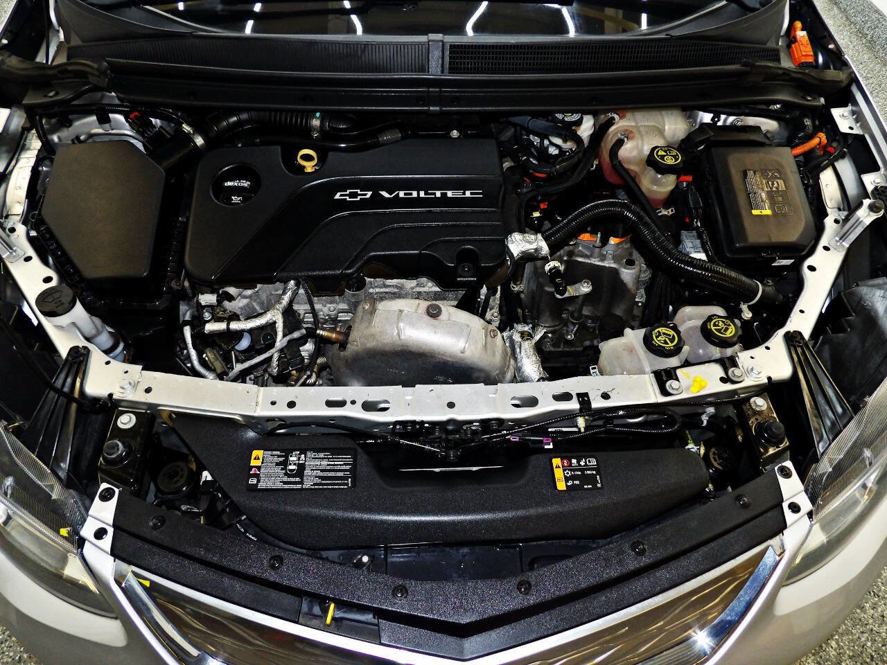 Used 2016 Chevrolet Volt LT w/ Comfort Package FWD image 22