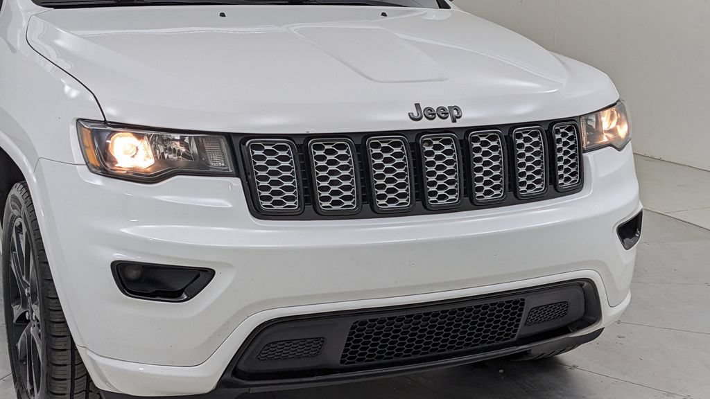 Used 2019 Jeep Grand Cherokee Altitude AWD/4WD image 40