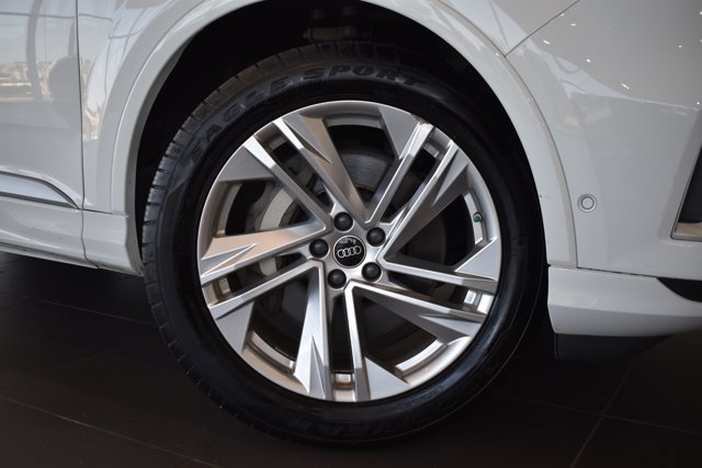 Used 2023 Audi Q7 3.0T Premium Plus AWD/4WD image 2