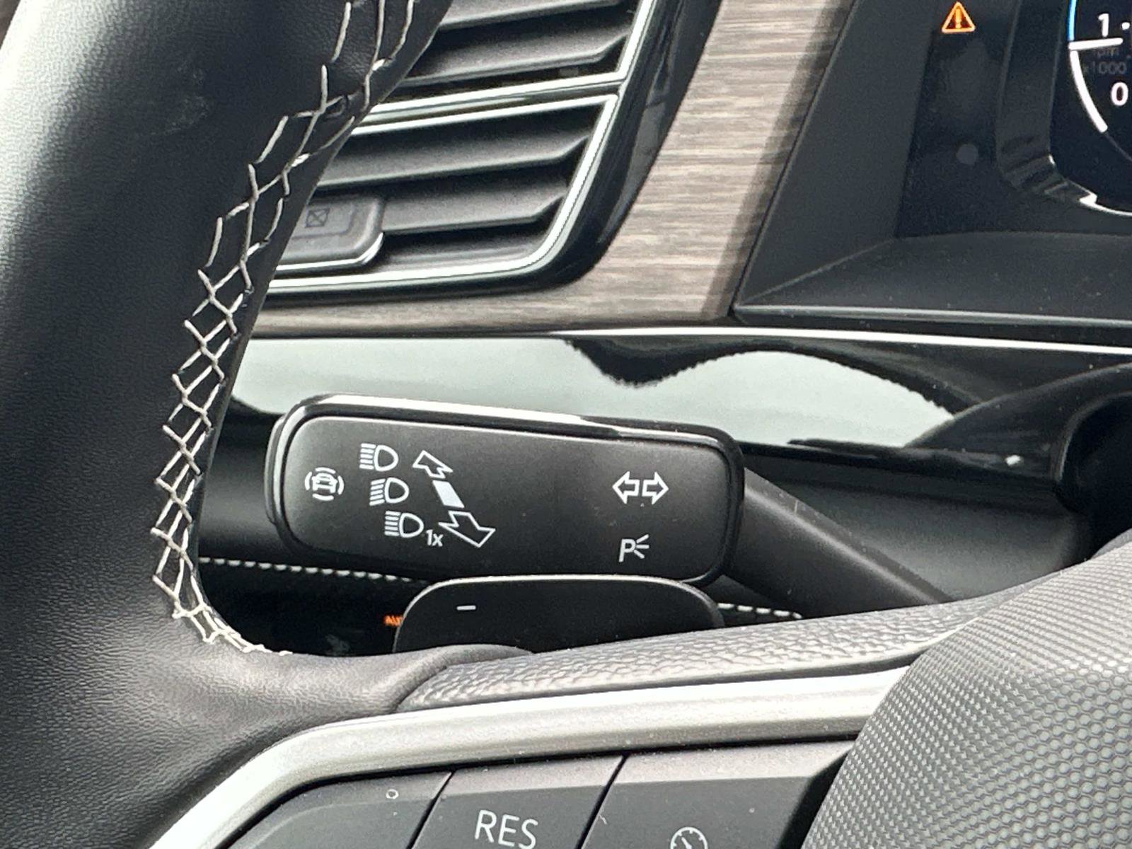 Used 2025 Volkswagen Atlas SEL image 27