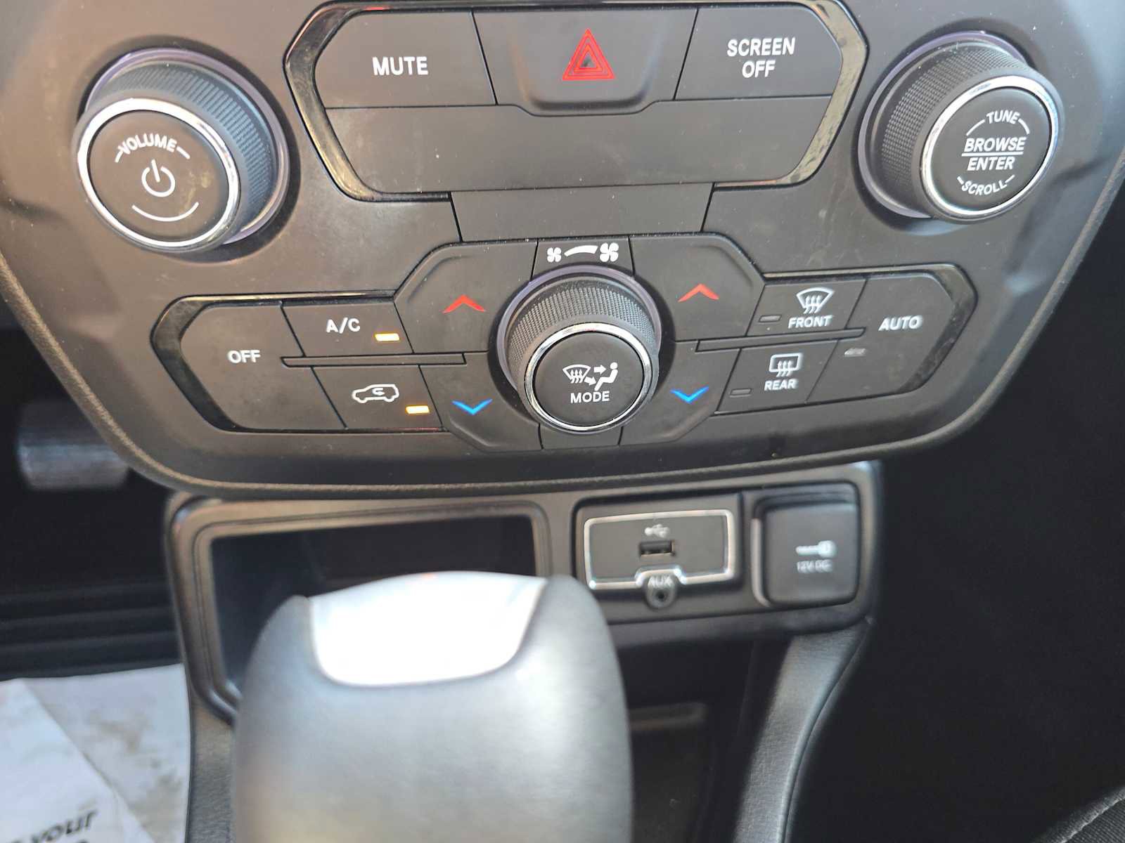 Used 2018 Jeep Renegade Latitude w/ UConnect 8.4 Nav Group image 28