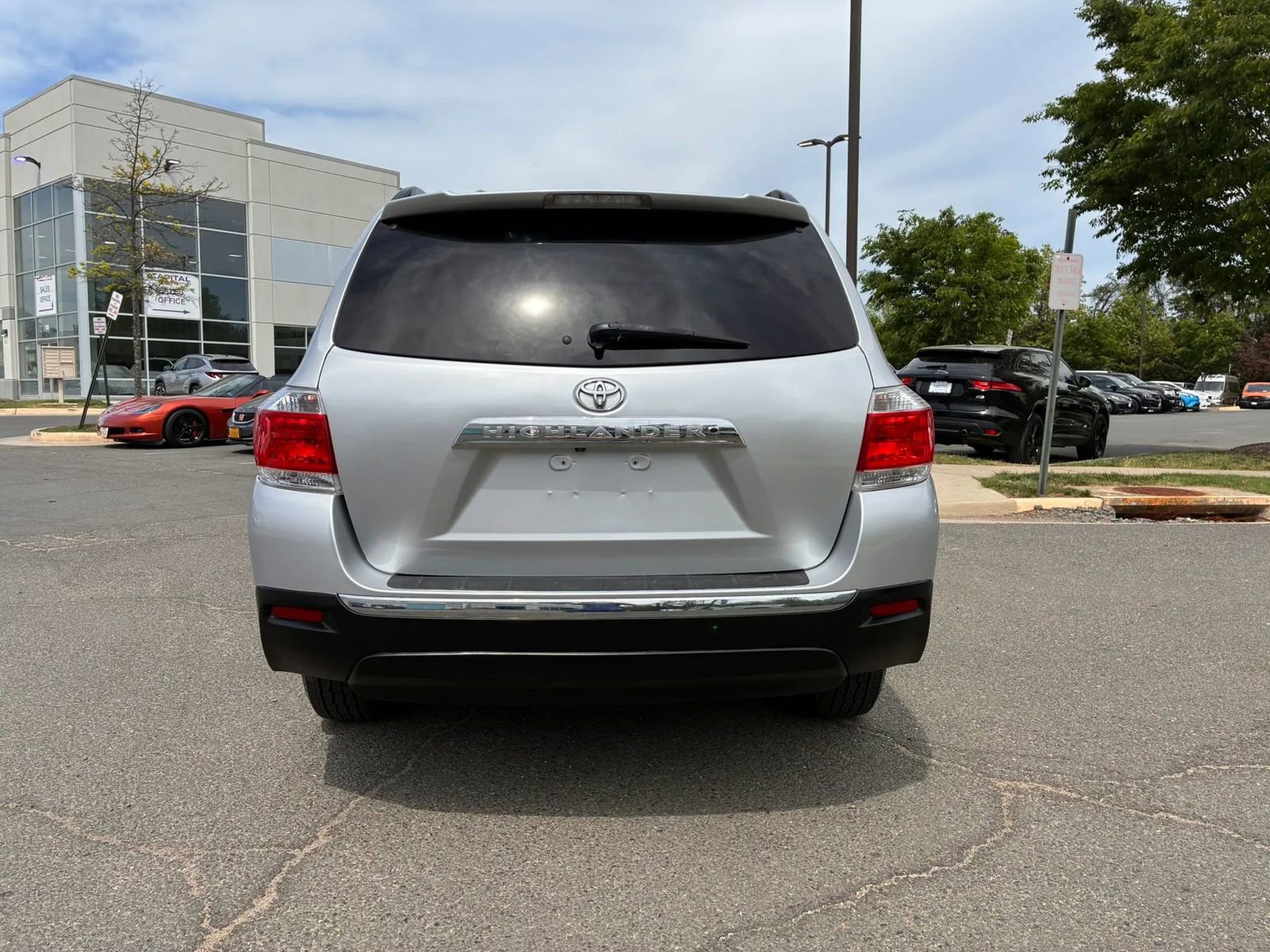 Used 2012 Toyota Highlander SE w/ Tow Pkg AWD/4WD image 6