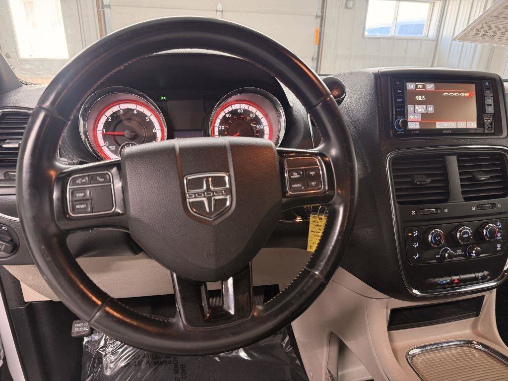 Used 2017 Dodge Grand Caravan SXT image 16