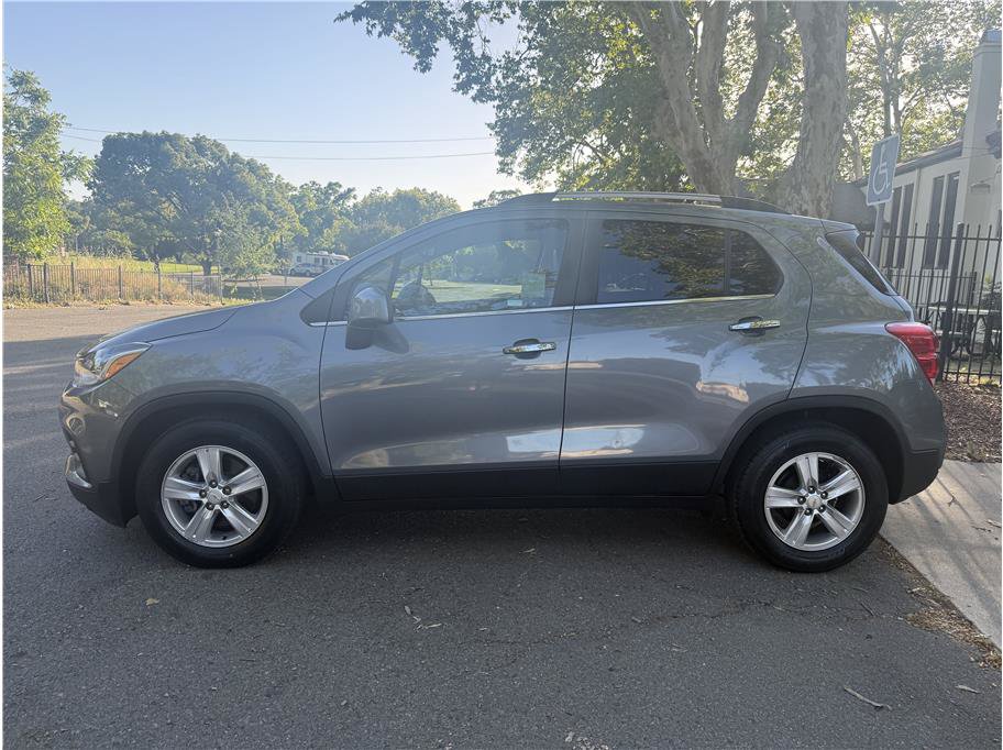 Used 2019 Chevrolet Trax LT w/ LT Convenience Package FWD image 4
