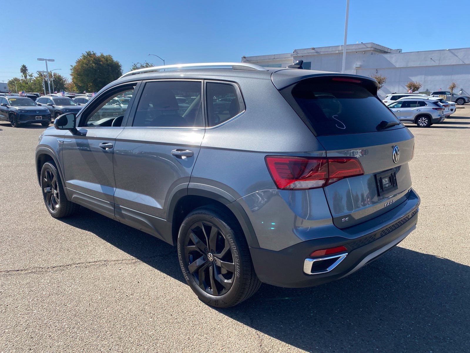 Used 2022 Volkswagen Taos SE FWD image 7