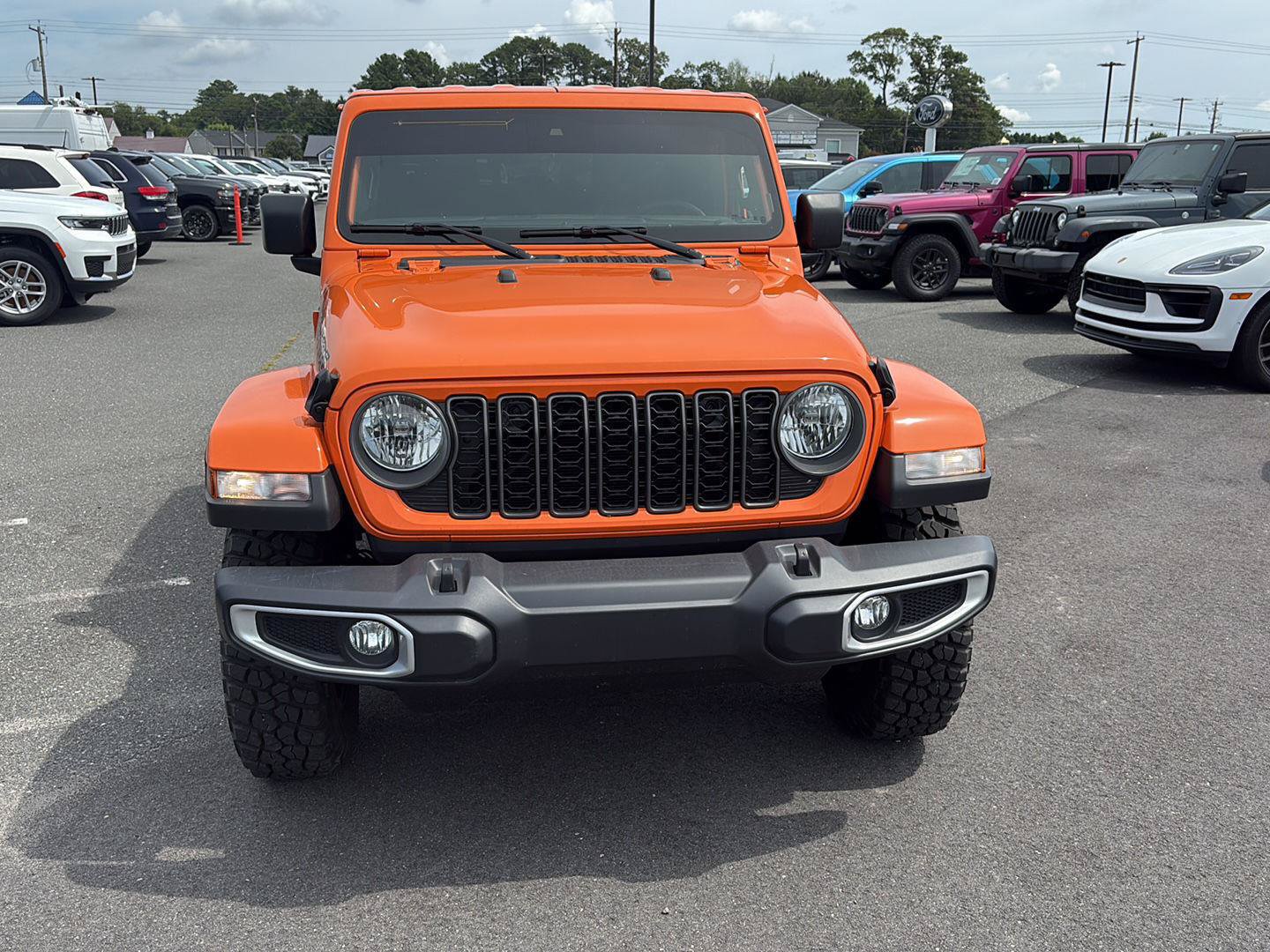 Used 2025 Jeep Gladiator Sport AWD/4WD image 8