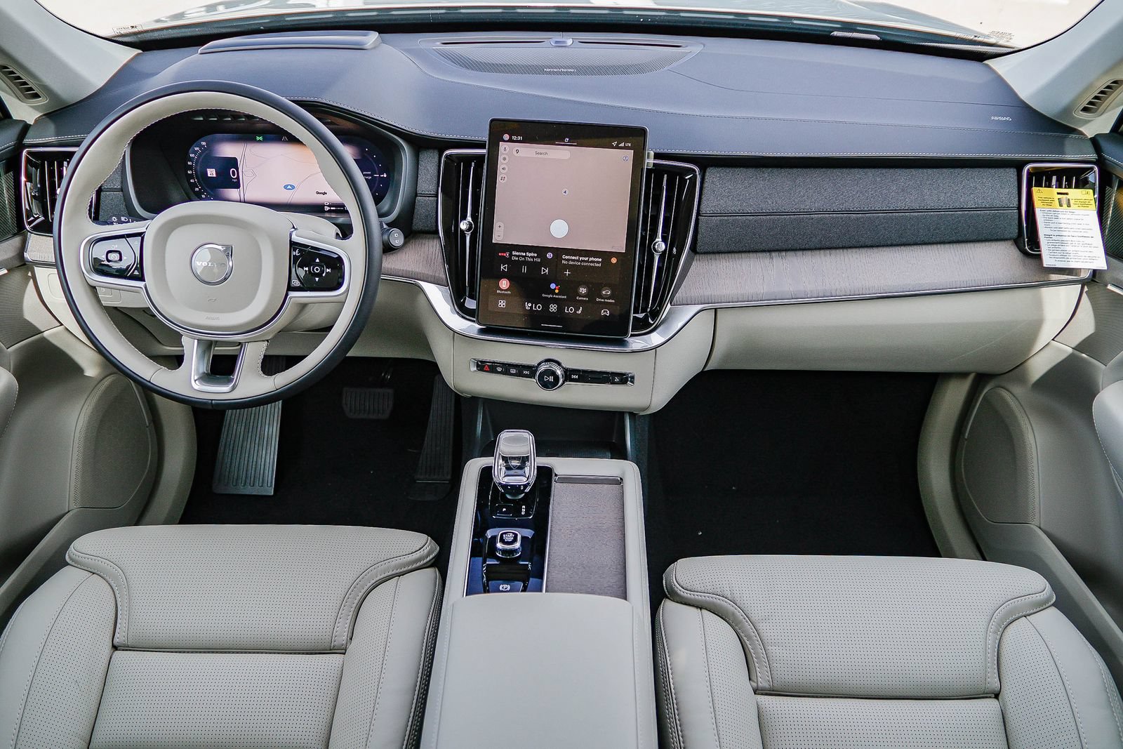 New 2026 Volvo XC90 T8 Ultra w/ Protection Package Premier AWD/4WD image 12