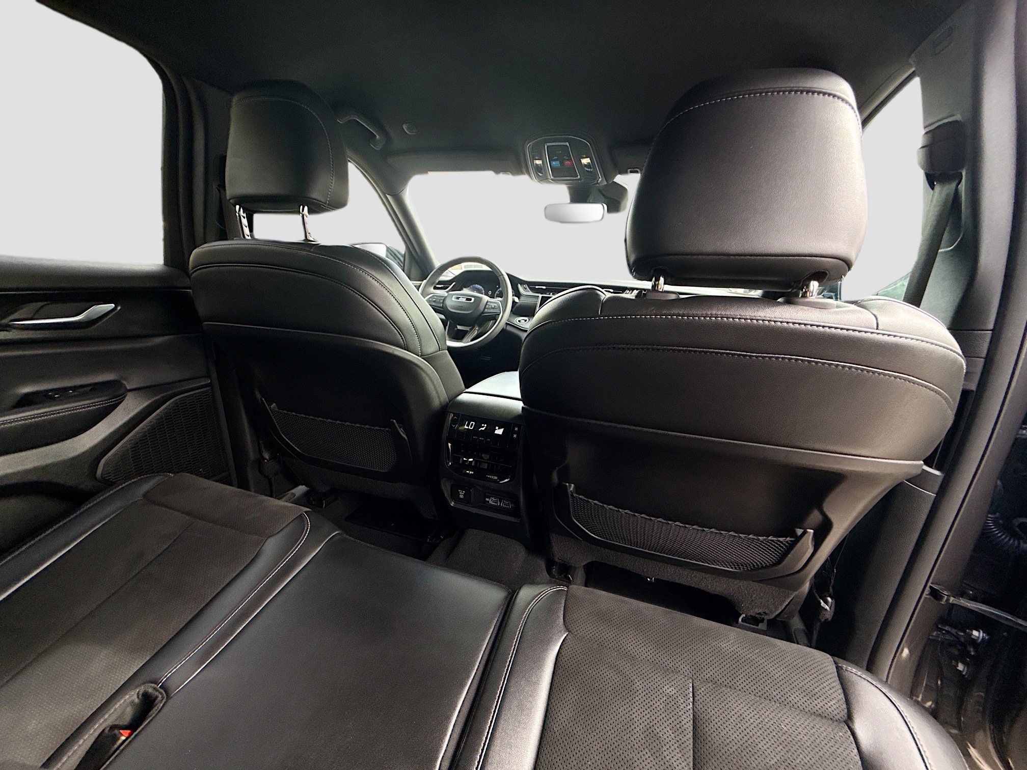 Used 2024 Jeep Grand Cherokee L Laredo image 29