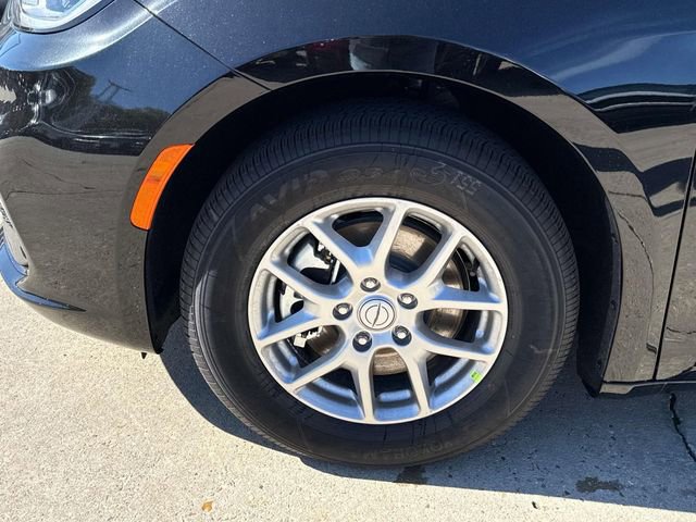 New 2026 Chrysler Pacifica Select image 3