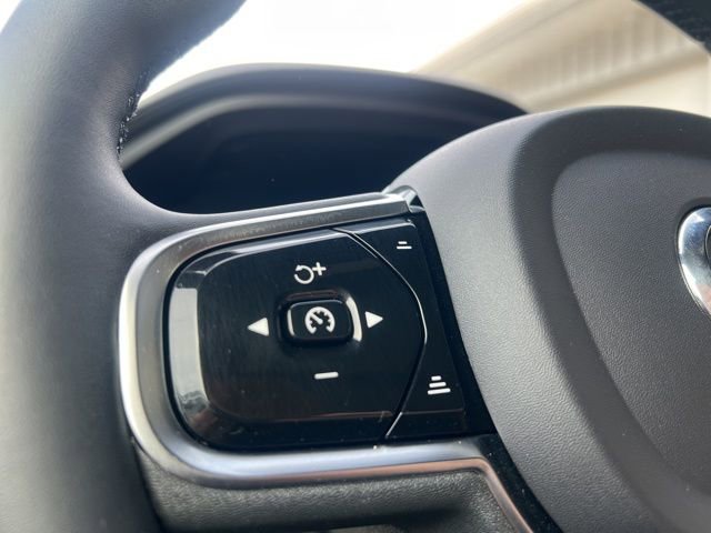 Certified 2023 Volvo XC60 B6 Ultimate w/ Protection Package Premier image 33