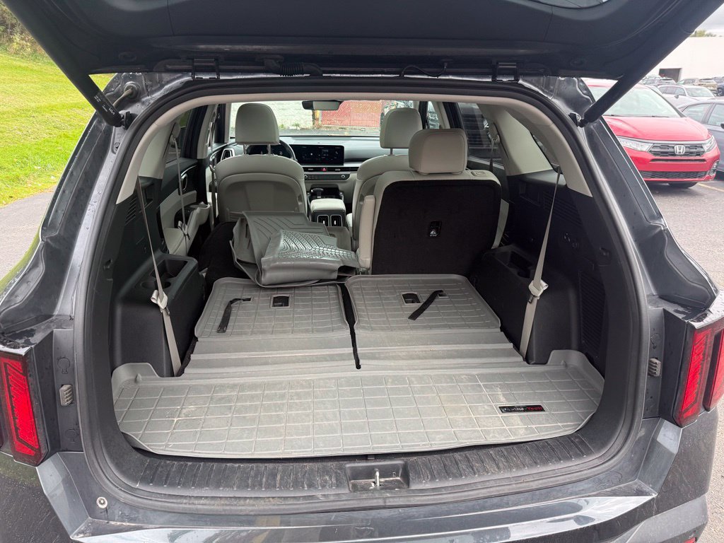 Used 2024 Kia Sorento EX w/ Panoramic Sunroof Package FWD image 5