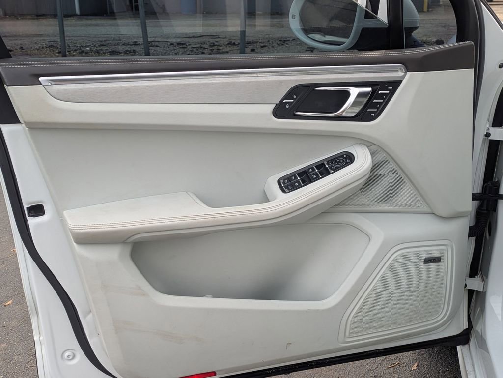 Used 2017 Porsche Macan GTS image 8