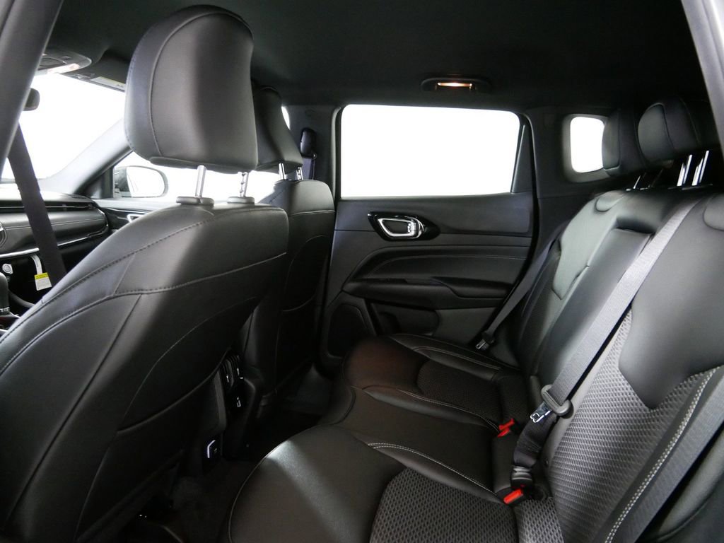 Used 2024 Jeep Compass Latitude w/ Convenience Group image 27