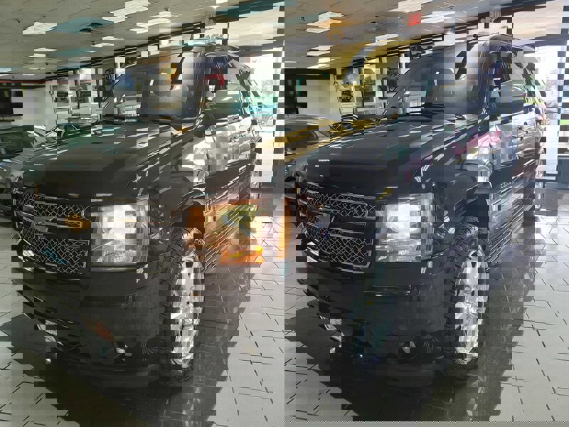 Used 2012 Chevrolet Suburban LTZ image 2