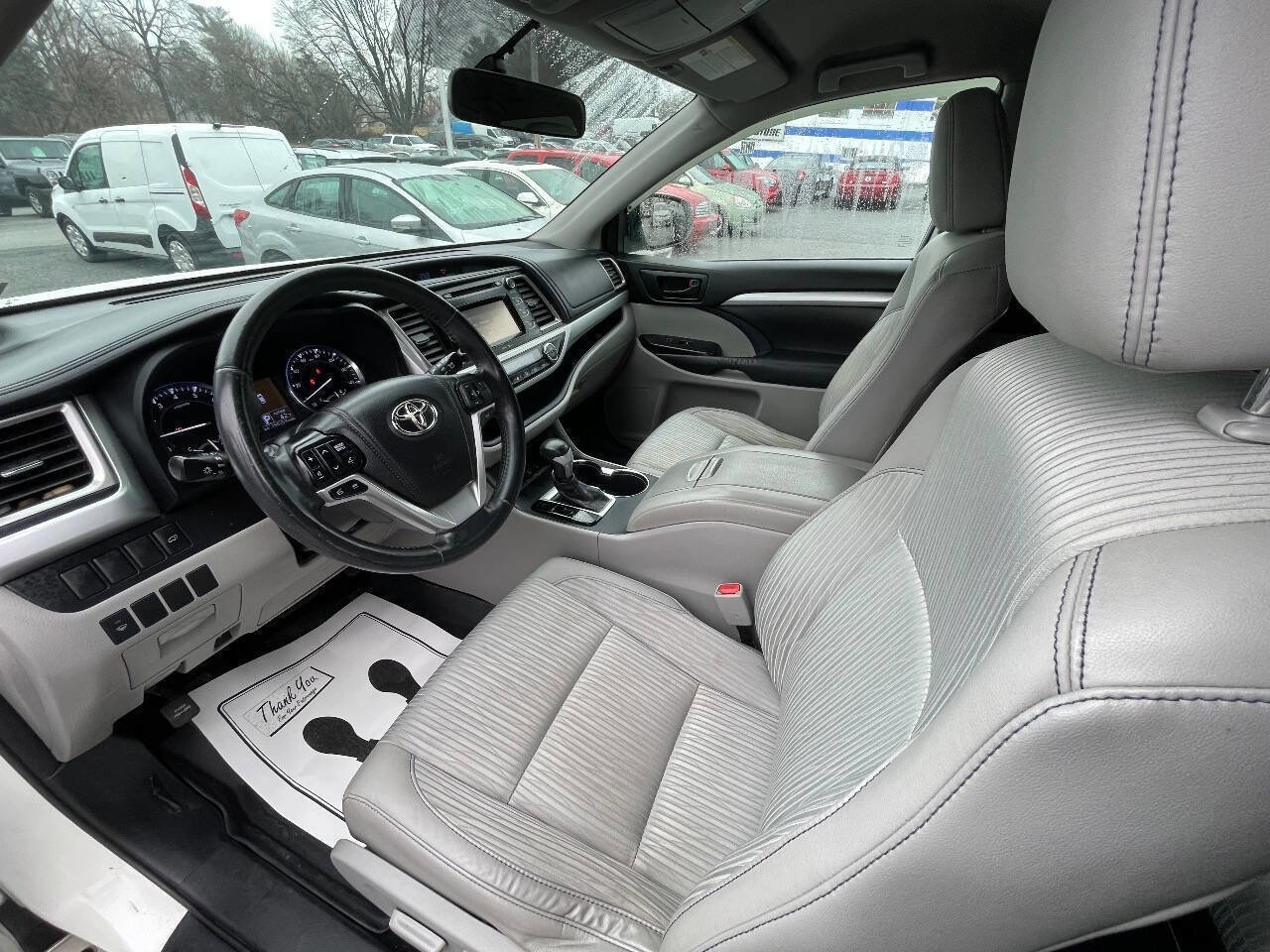 Used 2014 Toyota Highlander Plus AWD/4WD image 12