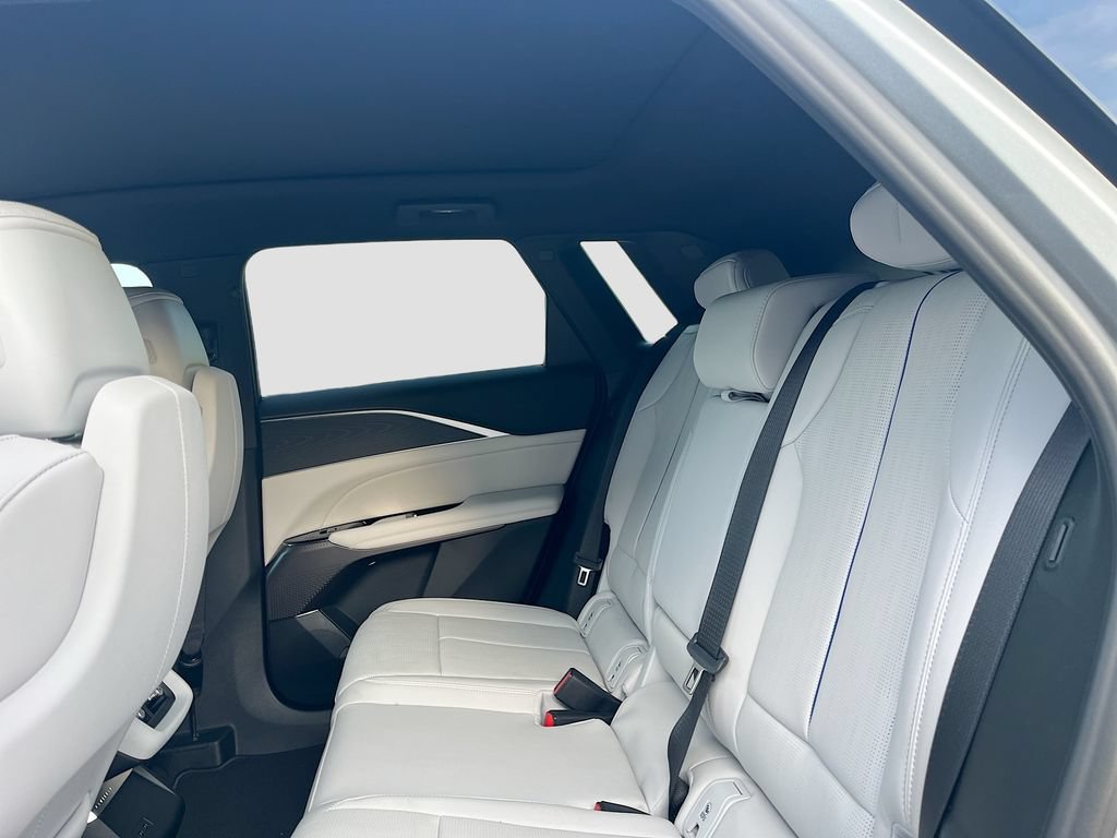 Used 2026 Cadillac Lyriq Luxury RWD image 25