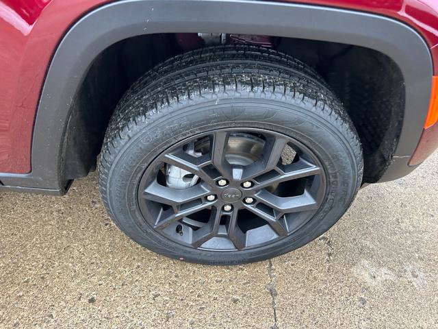 New 2025 Jeep Grand Cherokee Limited w/ Trailer Tow Package image 24