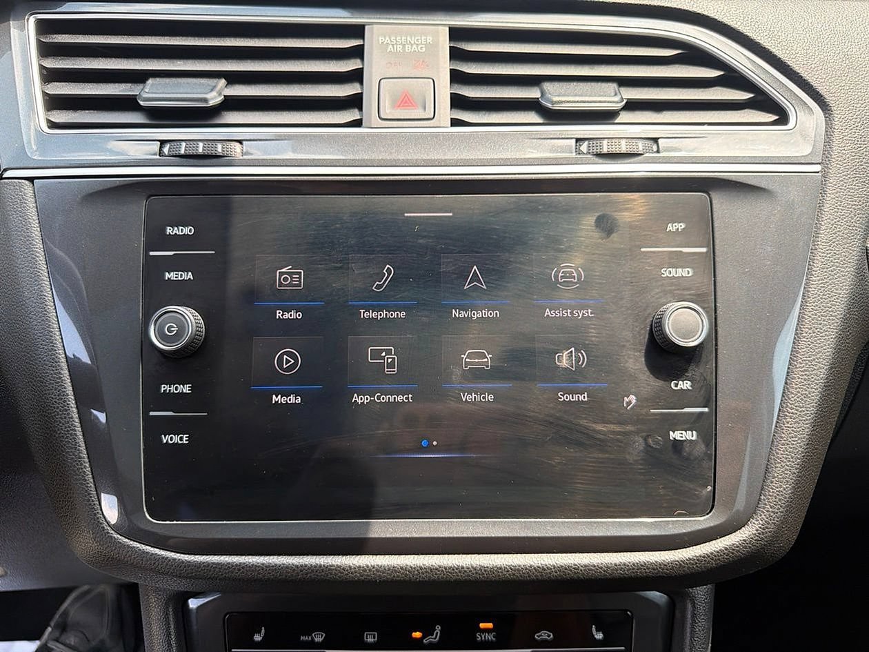 Used 2023 Volkswagen Tiguan SE w/ Panoramic Sunroof Package FWD image 23