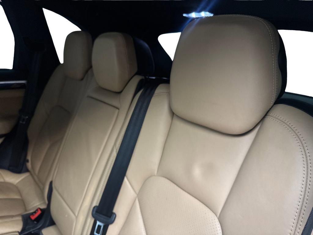 Used 2016 Porsche Cayenne image 33