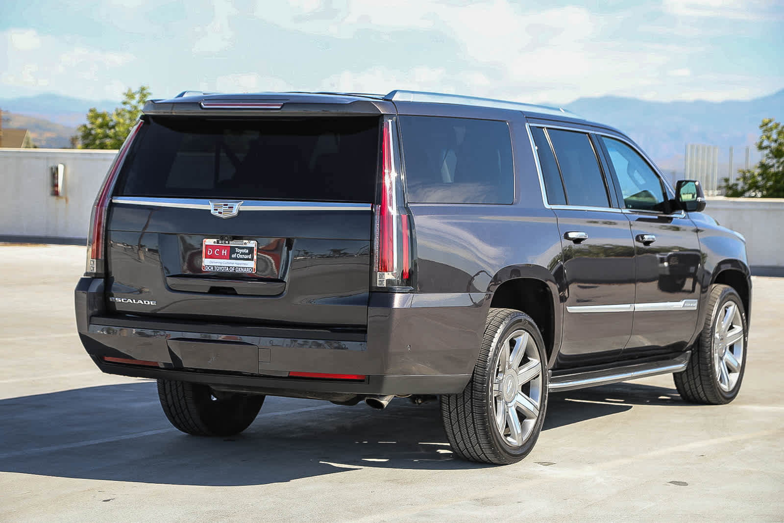Used 2018 Cadillac Escalade ESV Premium Luxury AWD/4WD image 5