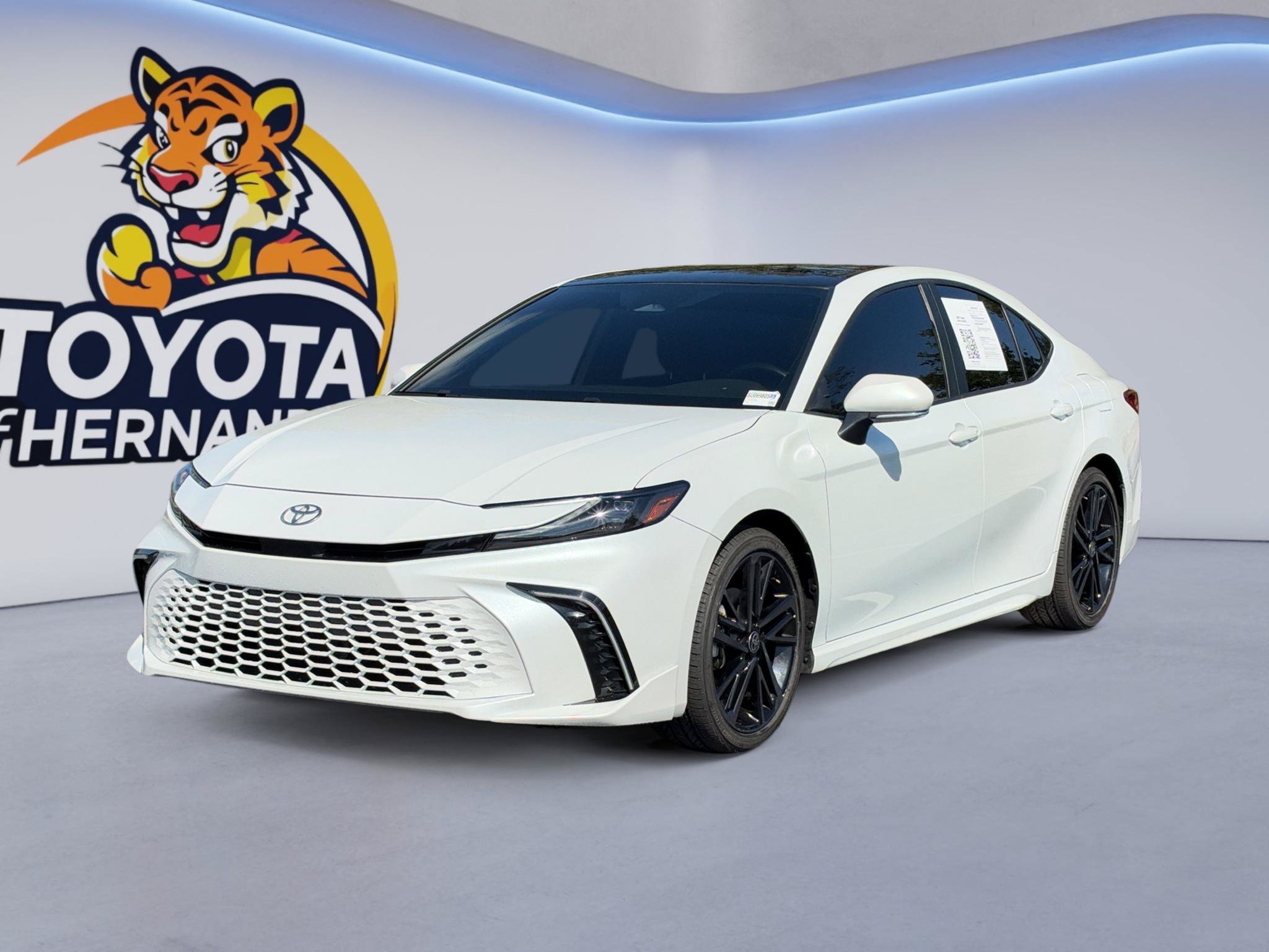Used 2025 Toyota Camry XSE FWD image 1