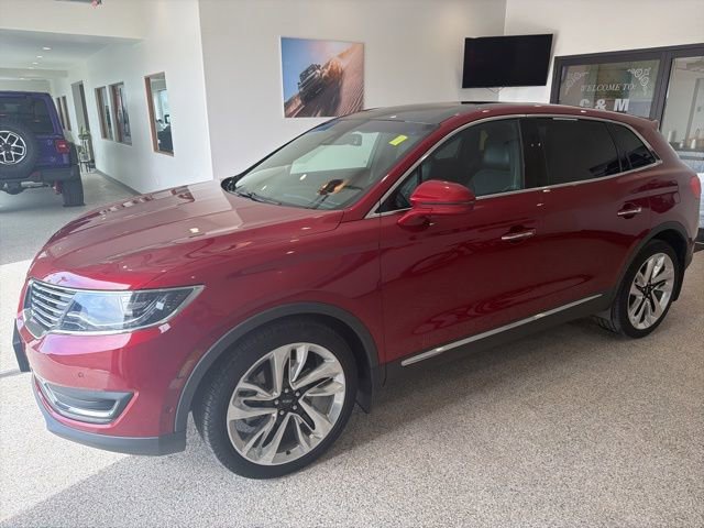 Used 2018 Lincoln MKX Reserve w/ Driver Assistance Package AWD/4WD image 3