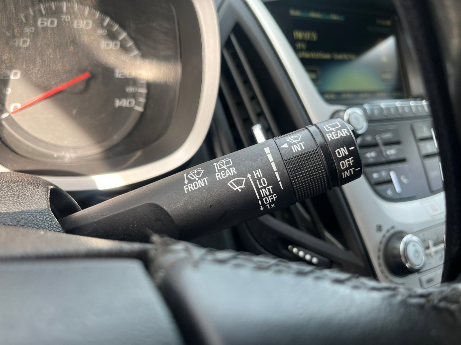 Used 2017 Chevrolet Equinox LT w/ Convenience Package image 11