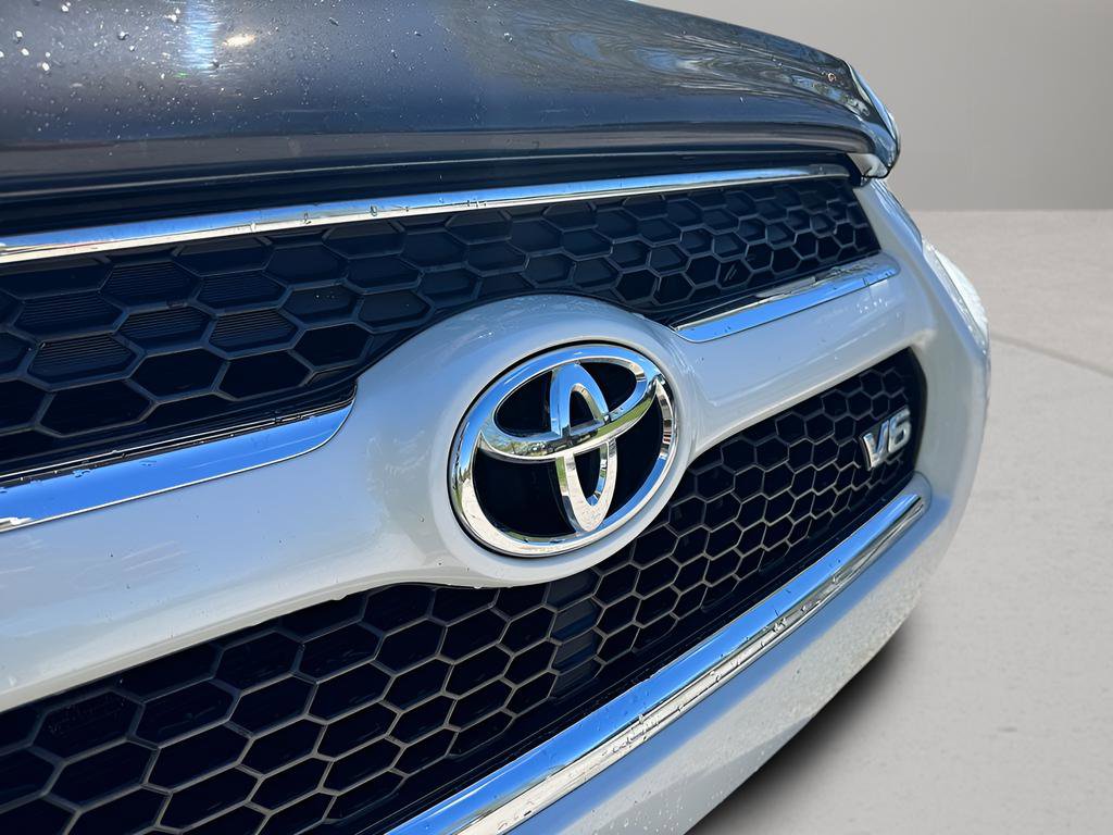 Used 2011 Toyota RAV4 Limited AWD/4WD image 12