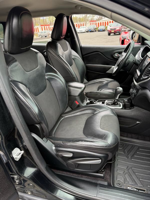 Used 2018 Jeep Cherokee Latitude Plus w/ Cold Weather Group image 12