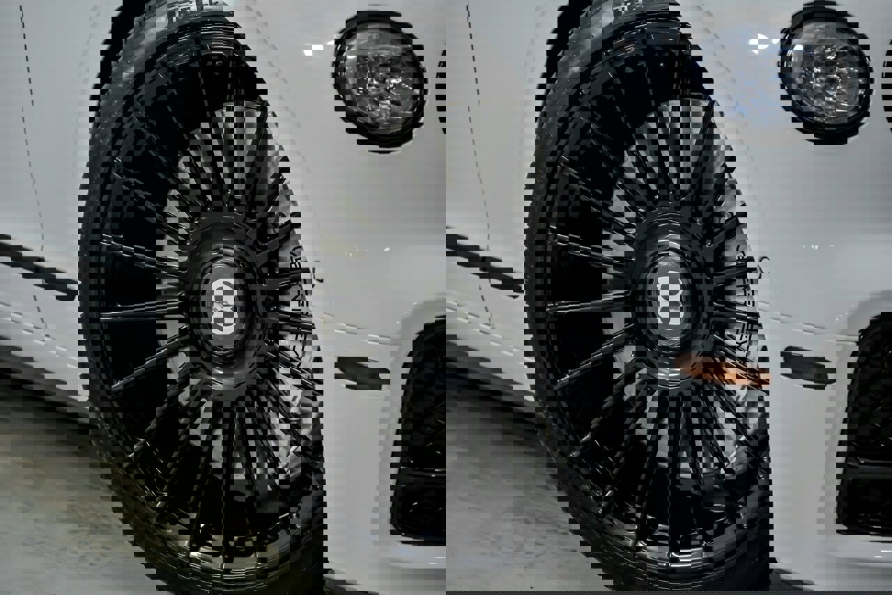 Used 2023 Bentley Flying Spur V8 image 4